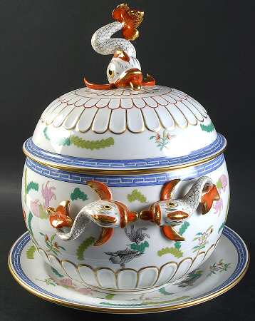 Poisson (PO) (White Background) Dolphin Tureen wLid & Underplate
