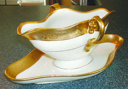 HC869 Gravy Boat with Attached Underplate