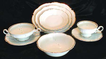 9872 Footed Cup & Saucer Set