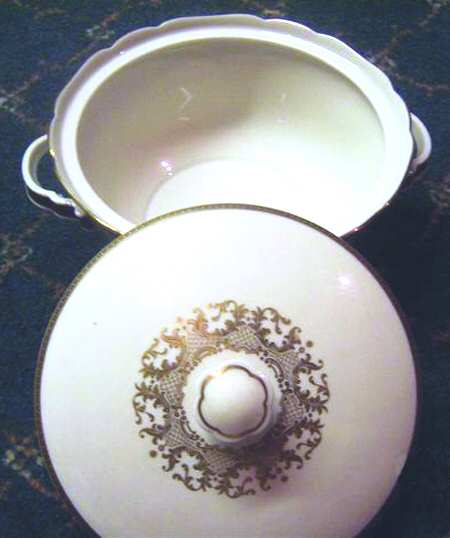 5229 Round Covered Vegetable