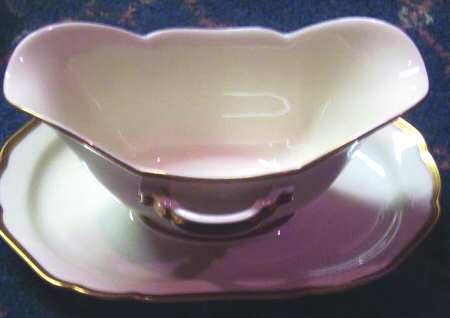 5229 Gravy Boat with Attached Underplate