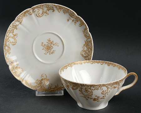 H3033 Oversized Cup & Saucer Set
