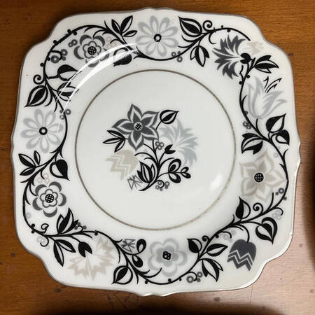 Ebony Wreath Square Salad Plate