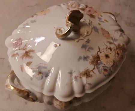H3043 Oval Covered Vegetable