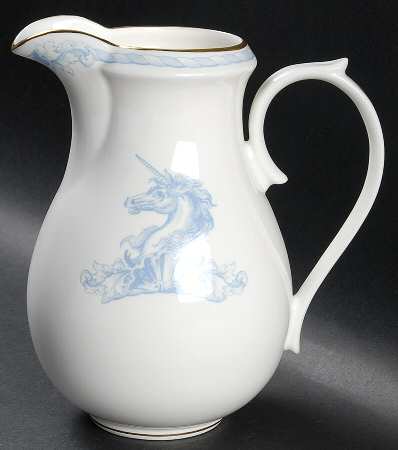 Heraldry 28 Oz Pitcher