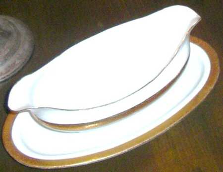 HUT1416 Gravy Boat with Attached Underplate