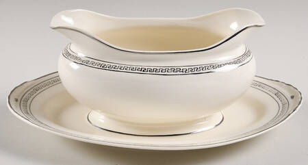 HLC2452 Gravy Boat with Attached Underplate