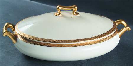 HUT1428 Oval Covered Vegetable