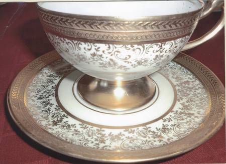 HUT1429 Footed Cup & Saucer Set