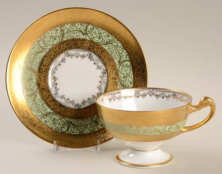 HUT1433 Footed Cup & Saucer Set