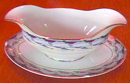 HRO27 Gravy Boat with Attached Underplate