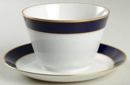 9264 Gravy Boat with Attached Underplate