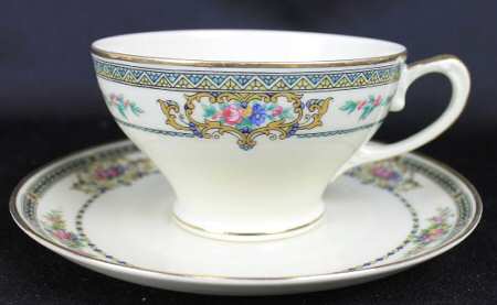 HUT50 Flat Cup & Saucer Set