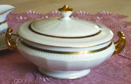 2461 Round Covered Vegetable