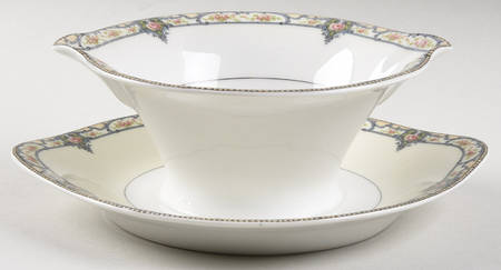 Schleiger 170-4 Gravy Boat with Attached Underplate