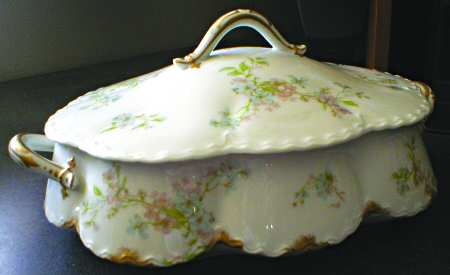 H3209 Oval Covered Vegetable