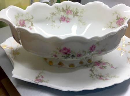 H3211 Gravy Boat with Attached Underplate