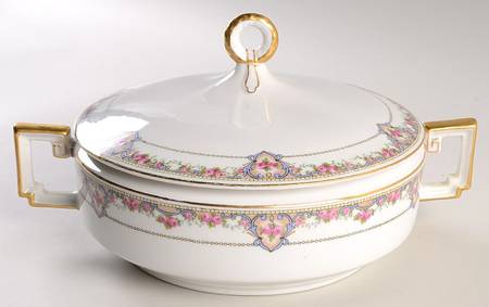 70366 White Round Covered Vegetable