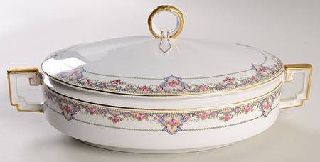 70366 White Oval Covered Vegetable