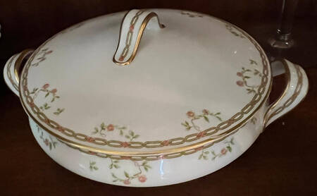Schleiger 1094 Oval Covered Vegetable