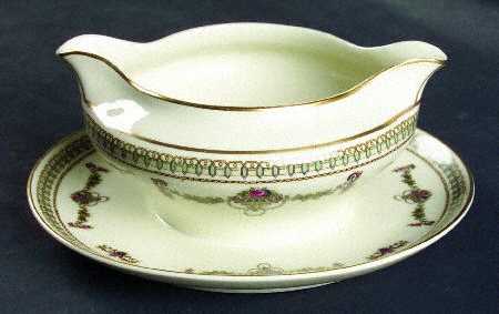 10787 Gravy Boat with Attached Underplate