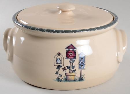 Birdhouse 2.25 Qt Round Covered Casserole