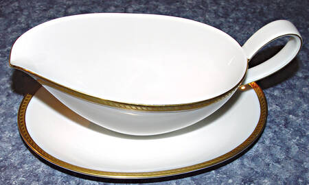 8298 Gravy Boat with Attached Underplate