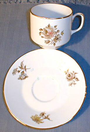 05262 Flat Cup & Saucer Set