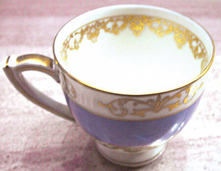 HCZ108 Footed Cup
