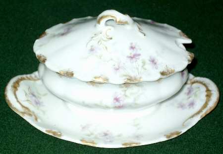 Schleiger 314-8 Gravy Boat w/Attached Underplate & Lid
