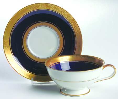 9017 Footed Cup & Saucer Set