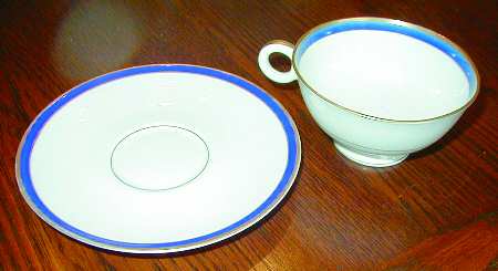 H3299 Footed Cup & Saucer Set