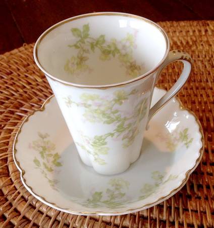 Schleiger 61-4 Chocolate Cup & Saucer Set