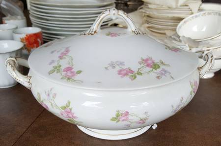 Schleiger 87-3 Round Covered Vegetable