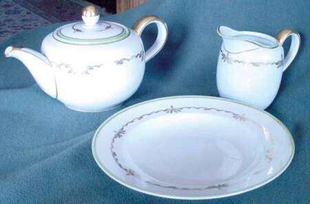 7003 Teapot & Lid
