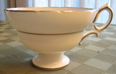 5951-10 Footed Cup