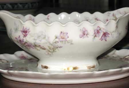 Schleiger 91-5 Gravy Boat with Attached Underplate