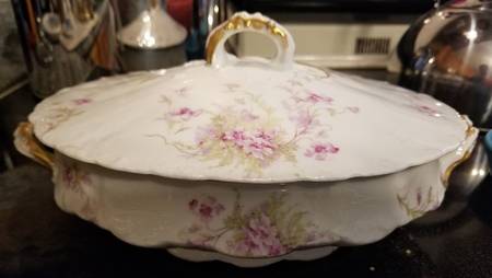 Schleiger 147-11 Oval Covered Vegetable