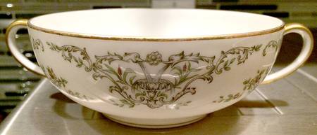 HUT1609 Footed Cream Soup Bowl