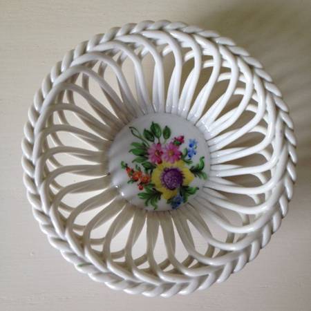 VB Small Open Weave Basket