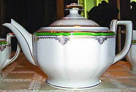 15727 Teapot & Lid