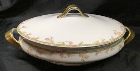 H3383 Oval Covered Vegetable