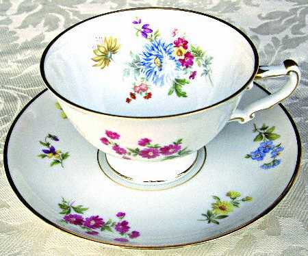 17513 Footed Cup & Saucer Set