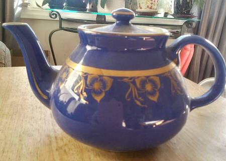 036 6-8 Cup Small New York Teapot & Lid