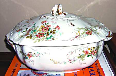 H3424 Oval Covered Vegetable