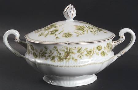 A La Corne Round Covered Vegetable
