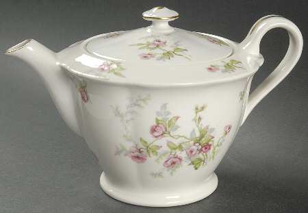 Sylvia White (Isle de France) Teapot & Lid