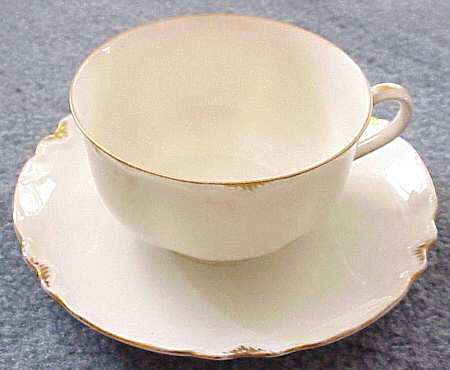 HAB89 Flat Cup & Saucer Set