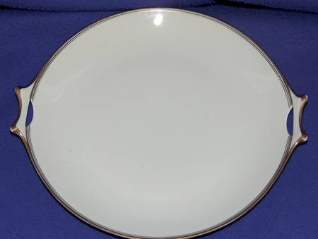3211 Handled Cake Plate