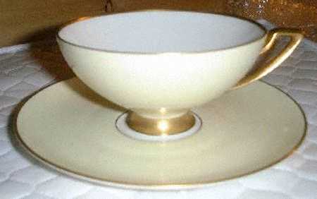 17789 Footed Cup & Saucer Set